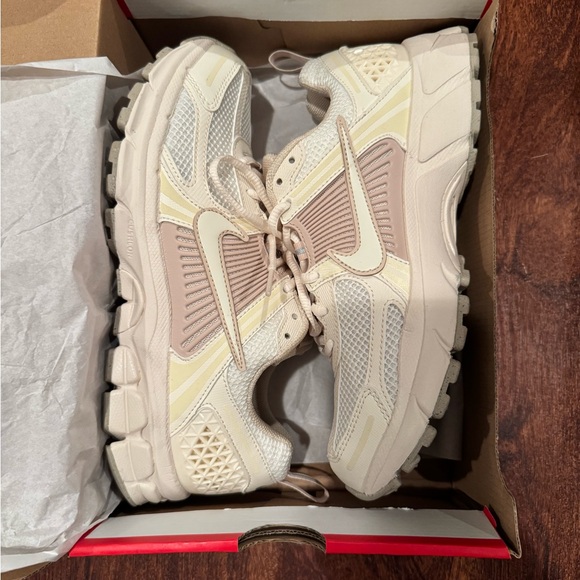 Nike Shoes - Nike Vomero 5 Pale Ivory